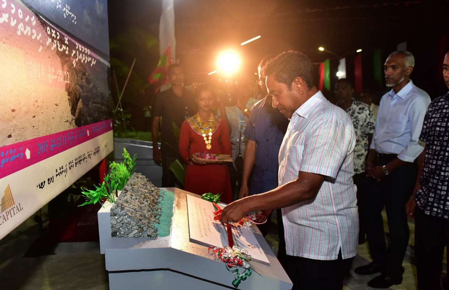 ހދ. ކުޅުދުއްފުށި: އޮގަސްޓް 22، 2018- މި ރަށުގެ ގޮނޑުދޮށް ހިމާޔަތް ކުރުމުގެ މަޝްރޫއުގެ ނިމުން ރައީސް ޔާމީން ފާހަގަކޮށްދެއްވަނީ.---ފޮޓޯ: ރައީސް އޮފީސް