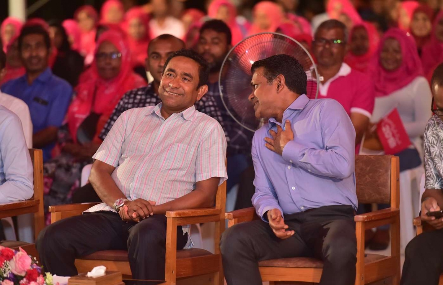 މިރޭގެ ހަފުލާގައި، ރައީސް ޔާމީނާއި މެމްބަރު ނަޝީދު ވާހަކަ ދައްކަވަނީ.---ފޮޓޯ: ރައީސް އޮފީސް