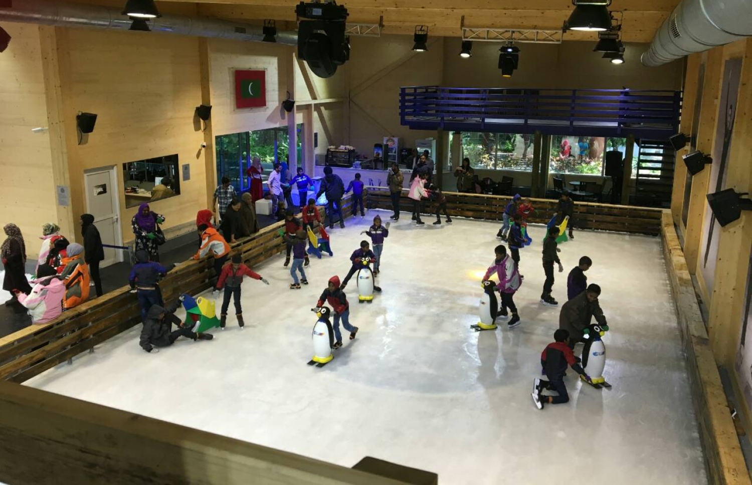 ދައުލަތުގެ ބެލުމުގެ ދަށުގައި ތިބޭ ކުދިންތަކެއް، ވިންޓަ ޕާކުގައި އިއްޔެ ކުޅެނީ.-- ފޮޓޯ: ޖެންޑާ މިނިސްޓްރީ