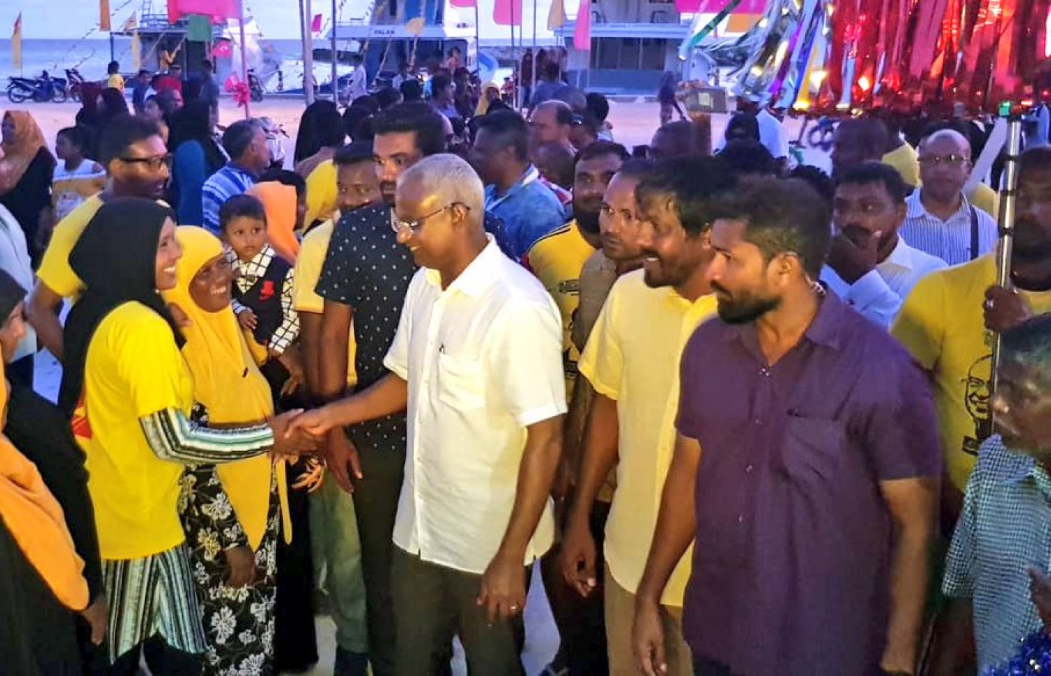 ގިނަ ބަޔަކު އިބޫއާ ސަލާންކުރަން ވަނީ ނުކުމެފައި