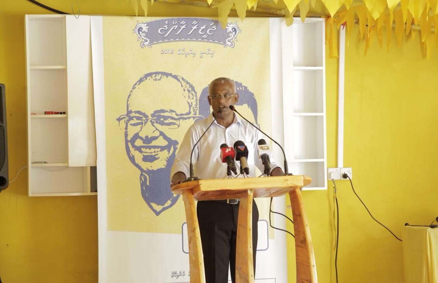 އިންނަމާދޫ ރައްޔިތުންނާ ބައްދަލު ކުރައްވައި، އިބޫ ވާހަކަ ދައްކަވަނީ. - ފޮޓޯ: އެމްޑީޕީ