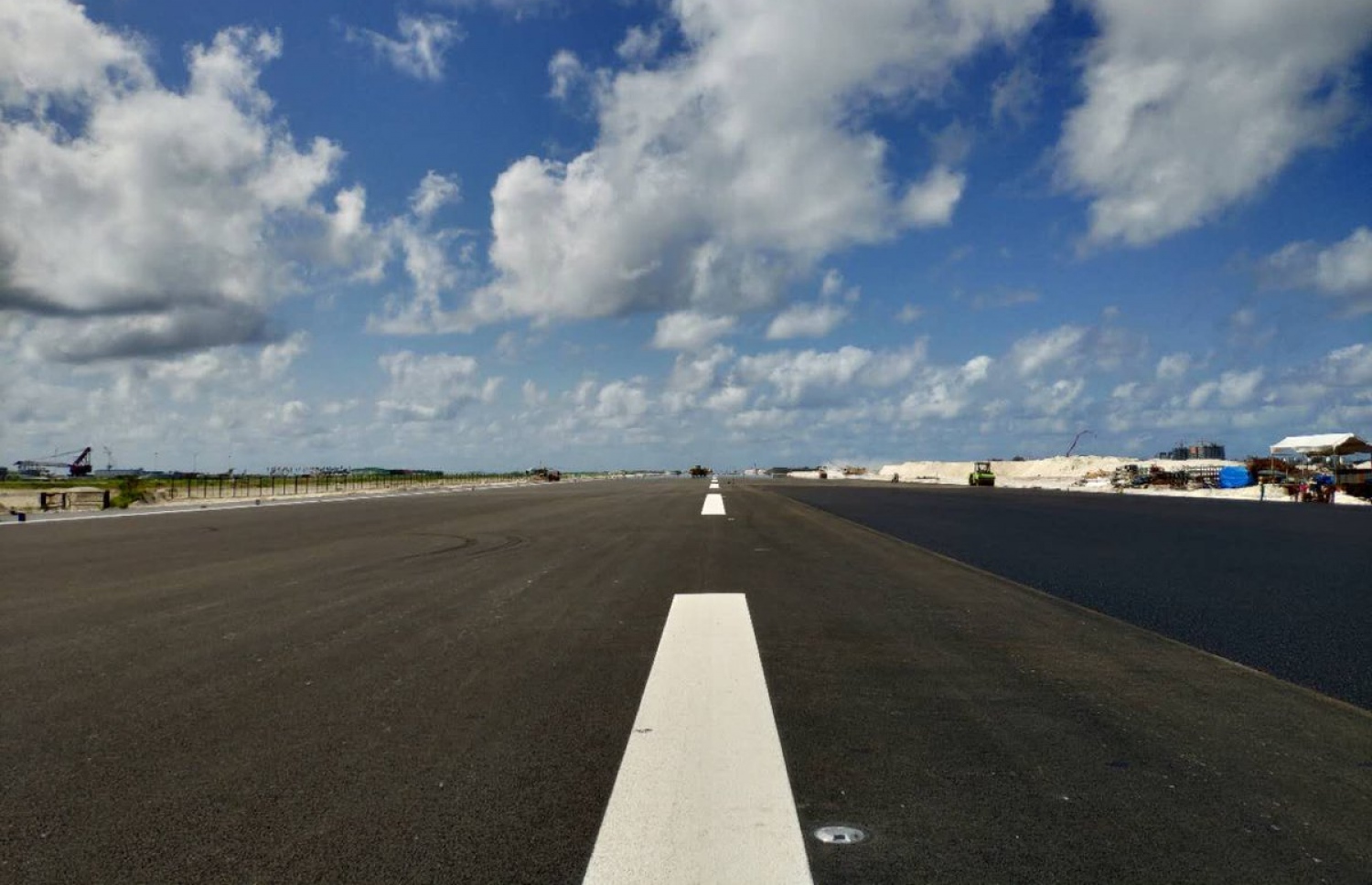 ވެލާނާ އިންޓަނޭޝަނަލް އެއާޕޯޓުގެ އާ ރަންވޭ. މި ތަން ހުޅުވާނީ ކުލަ ގަދަ ރަސްމިއްޔާތަކާއެކު ކަމަށް އެމްއޭސީއެލުން ބުނޭ: އެމްއޭސީއެލް