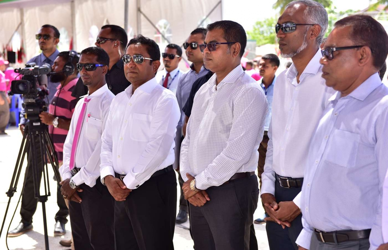 އަލިފުށި: އޮގަސްޓް 27، 2018- ސަރުކާރުން މި ރަށުގައި ގާއިމްކުރި ނަރުދަމާގެ ނިޒާމުގެ މަޝްރޫއުގެ ނިމުން ފާހަގަކުރުމުގެ ހަފުލާގައި ރައީސް ޔާމީން ބައިވެރިވެވަޑައިގަންނަވަނީ.---ފޮޓޯ: ރައީސް އޮފީސް