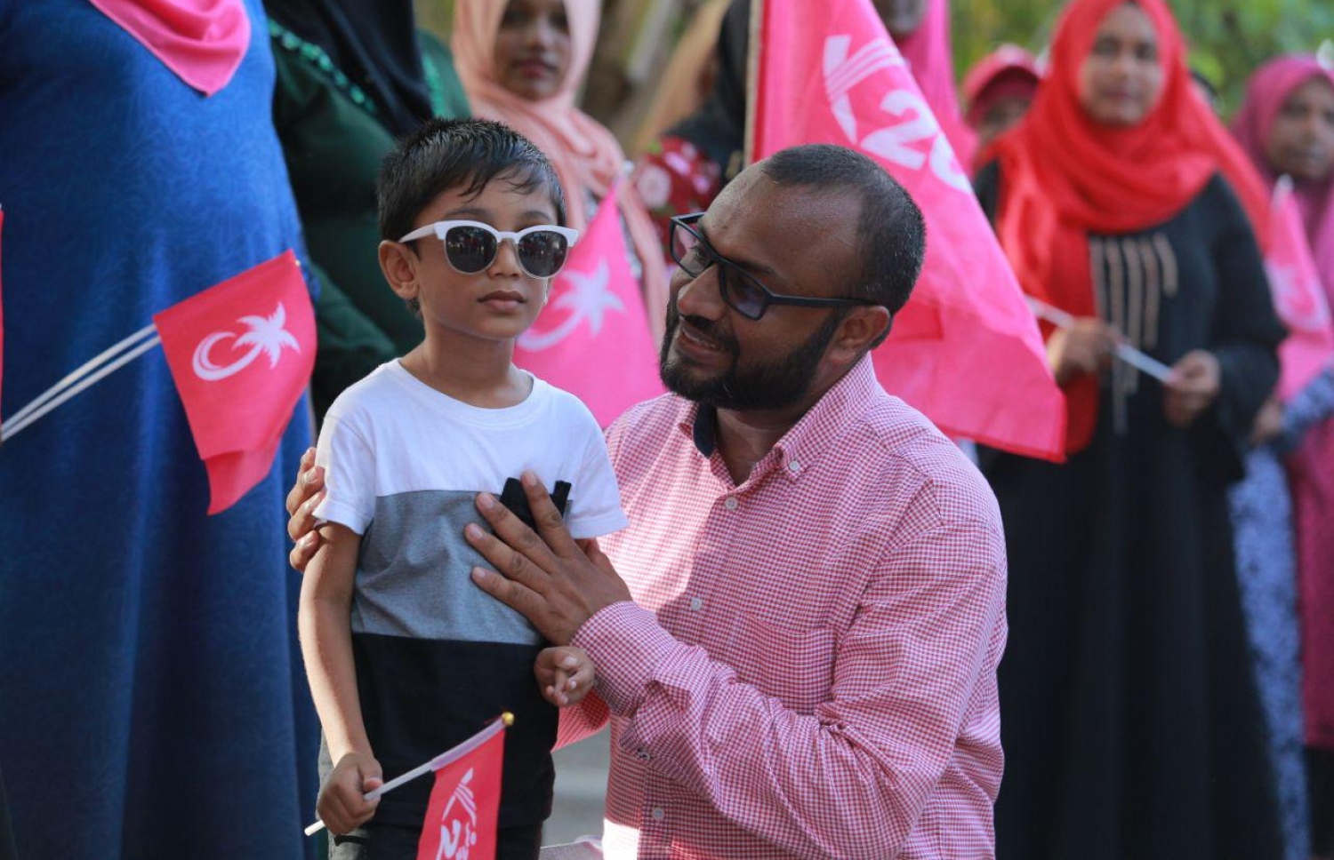 ޑރ. ޝަހީމް ލ. އަތޮޅަށް ކުރައްވަމުން ގެންދަވާ ކެމްޕެއިން ދަތުރުގެ ތެރެއިން