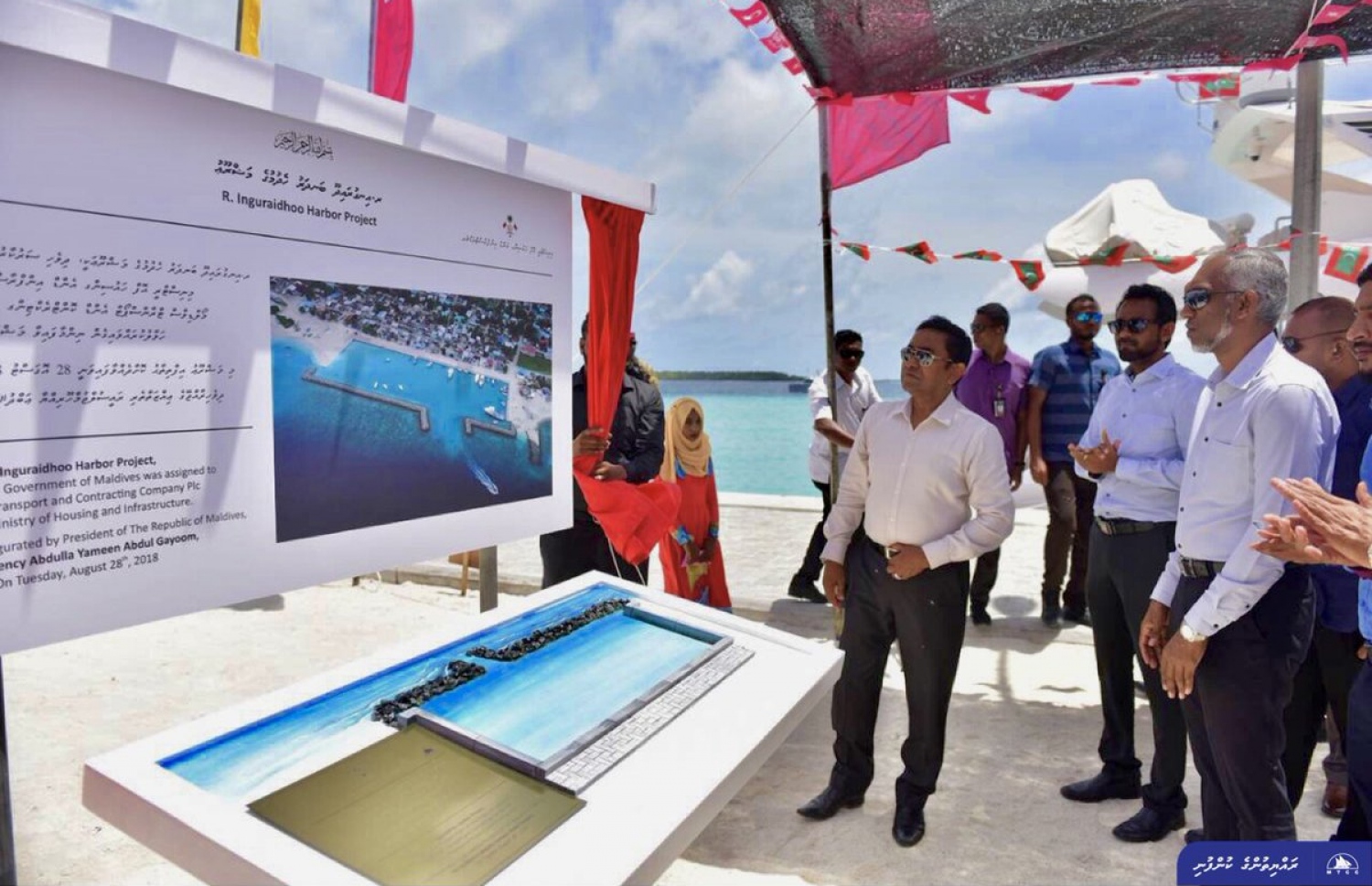 ރައީސް ޔާމީން މިއަދު ރ. އިނގުރައިދޫ ބަނދަރު ހުޅުއްވައި ދެއްވަނީ. - ފޮޓޯ: އެމްޓީސީސީ