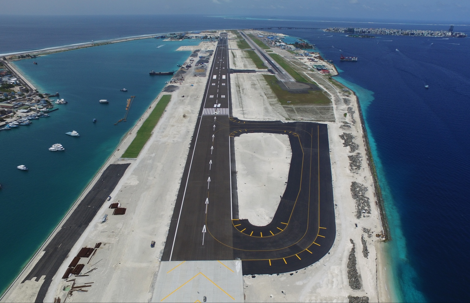 ވެލާނާ އިންޓަނޭޝަނަލް އެއާޕޯޓުގައި އަލަށް ހެދި ބޮޑު ރަންވޭ. - ފޮޓޯ: އެމްއޭސީއެލް