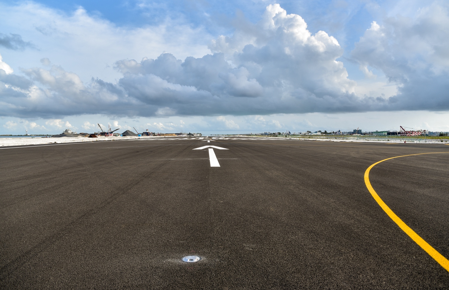 ވެލާނާ އިންޓަނޭޝަނަލް އެއާޕޯޓުގައި އަލަށް ހެދި ރަންވޭ. --- ފޮޓޯ: އަހުމަދު ނިޝާތު/ މިހާރު