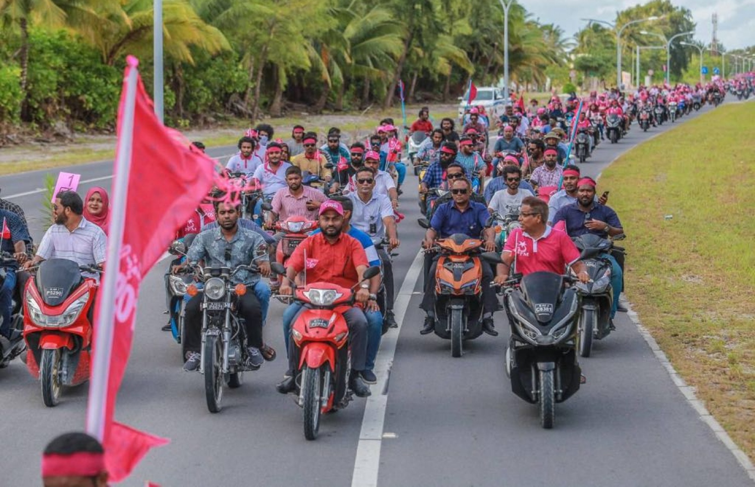 ލ. ފޮނަދޫގައި މިއަދު ބޭއްވި ސައިކަލް ބުރުގައި އެ ރަށުގެ ގިނަ ބަޔަކު ބައިވެރިވަނީ