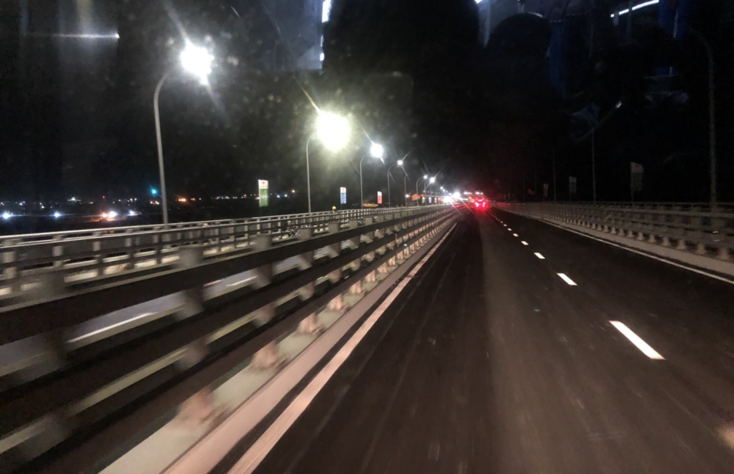 މާލެ- ހުޅުލެ ބްރިޖް: މި ބްރިޖް ހުރަސްކުރަން ނަގާނީ ގާތްގަނޑަކަށް ތިން މިނެޓް ކަމަށް ހައުސިން މިނިސްޓްރީން ބުނޭ. ފޮޓޯ: އަބްދުﷲ ޖަމީލު /މިހާރު