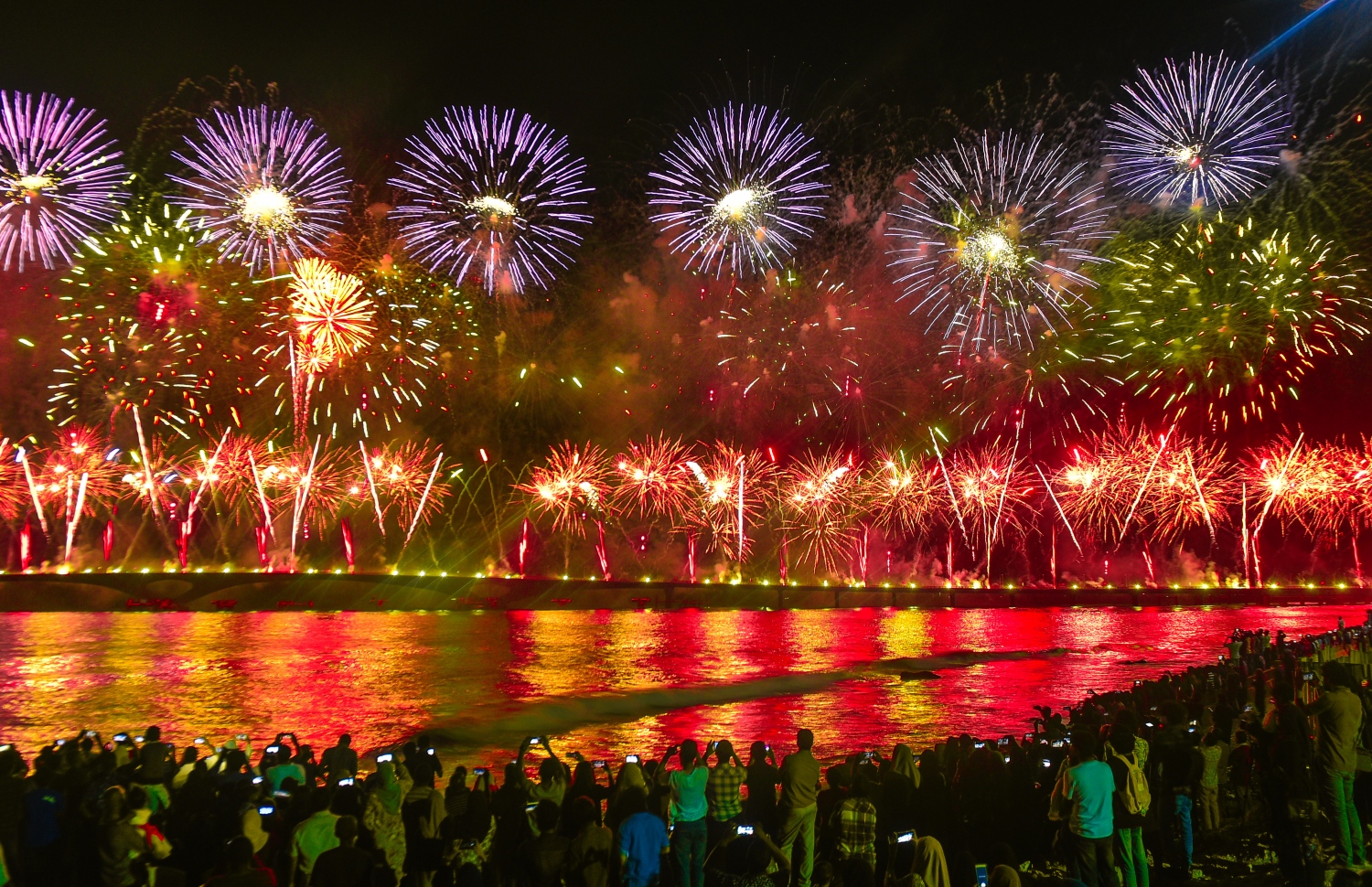 ބްރިޖާ އެކު ބޭއްވި ކުލަގަދަ ހަވާ ޝޯ