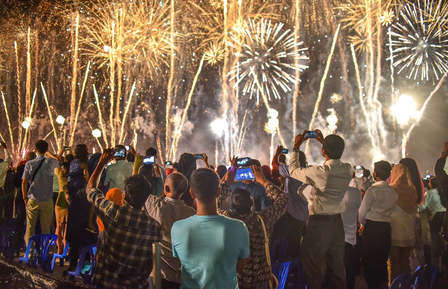 އޮގަސްޓް 30، 2018- މާލެ އާއި ހުޅުލެއާ ދެމެދު އަޅާފައިވާ ސިނަމާލެ ބްރިޖު ރަސްމީކޮށް ހުޅުވުމުގެ ތާރީޚީ ހަވާއެރުވުމާއި ލައިޓްޝޯގެ ތެރެއިން.---ފޮޓޯ: ނިޝާން އަލީ/މިހާރު