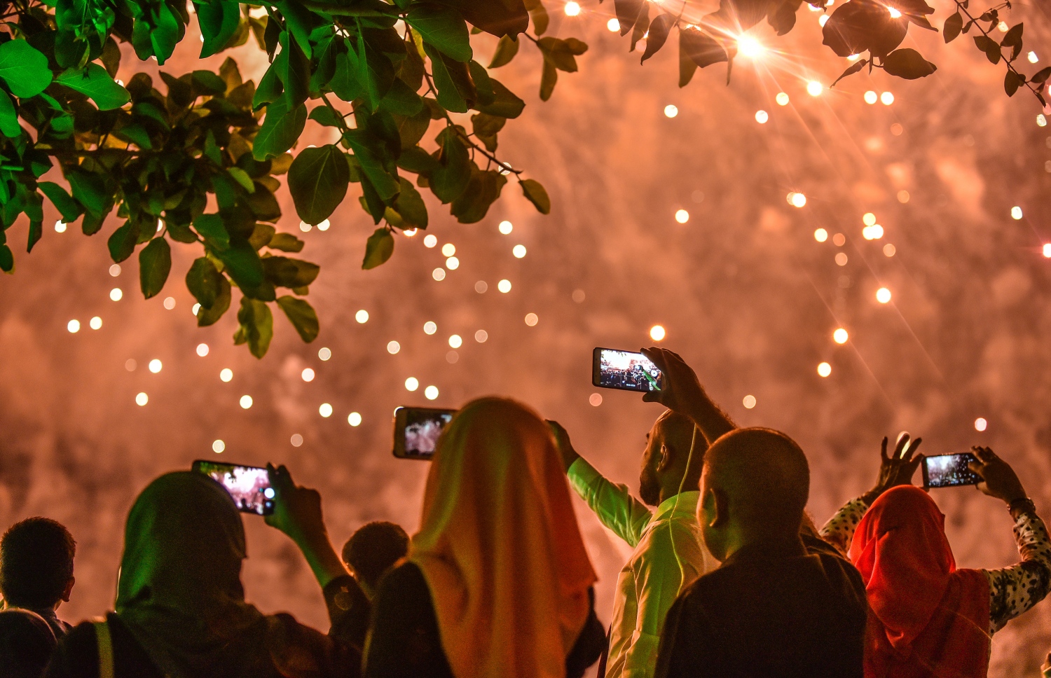 އޮގަސްޓް 30، 2018: މާލެ އާއި ހުޅުލެ ގުޅާލާ ތާރީހީ ސިނަމާލެ ބެރިޖް ހުޅުވުމުގެ ރަސްމިއްޔާތުގައި ބޭއްވި ހަވާގެ ކުޅިވަރުތައް -- ފޮޓޯ: ނިޝާން އަލީ/ މިހާރު