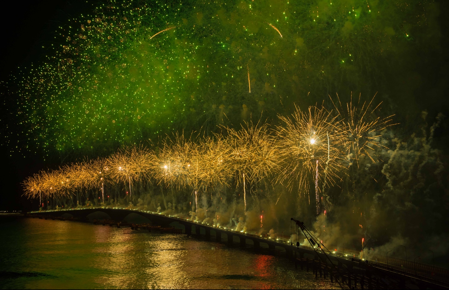 އޮގަސްޓް 30، 2018- މާލެ އާއި ހުޅުލެއާ ދެމެދު އަޅާފައިވާ ސިނަމާލެ ބްރިޖު ރަސްމީކޮށް ހުޅުވުމުގެ ތާރީޚީ ހަވާއެރުވުމުގެ ތެރެއިން.---ފޮޓޯ: ނަސްރުﷲ ސޯލިހް