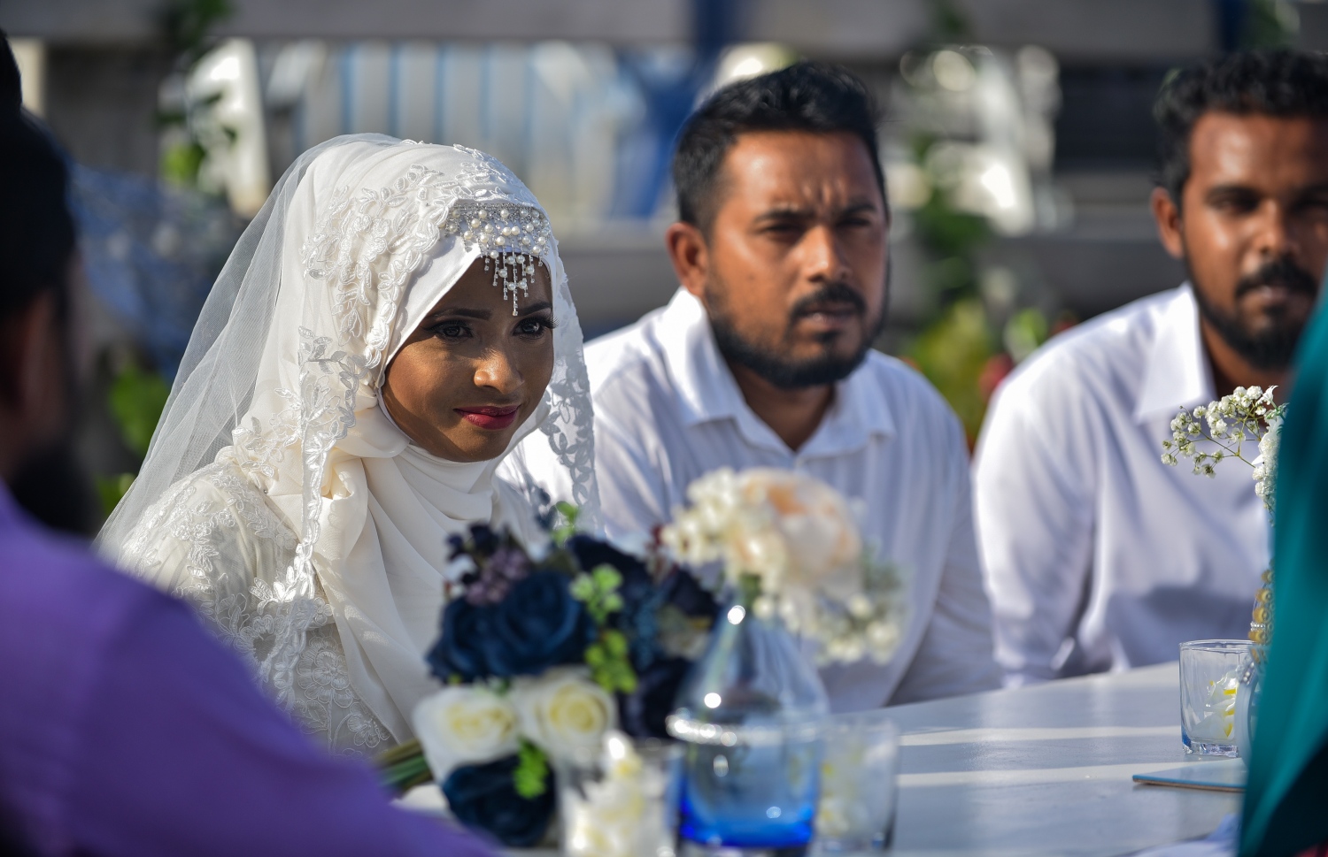 މާލެ: އޮގަސްޓް 31، 2018- މާލެ-ހުޅުލެ ބްރިޖުމަތީގައި މިއަދު ކައިވެނި ކުރި ދެ ޒުވާނަކު، ކައިވެނީގެ ހަފުލާގައި.---ފޮޓޯ: އަހުމަދު ނިޝާތު/މިހާރު