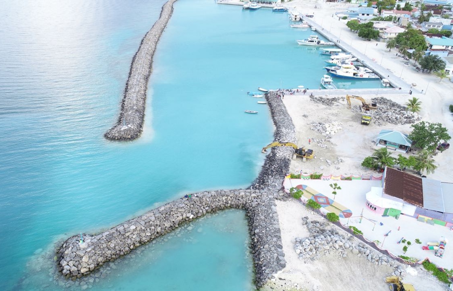 ޅ. ނައިފަރުގައި ހަދާފައިވާ ބަނދަރު: މިއީ ރާއްޖޭގައި މާލެ ފިޔަވައި ރަށެއްގައި މިހާތަނަށް ހަދާފައިވާ އެންމެ ބޮޑު ބަނދަރު.