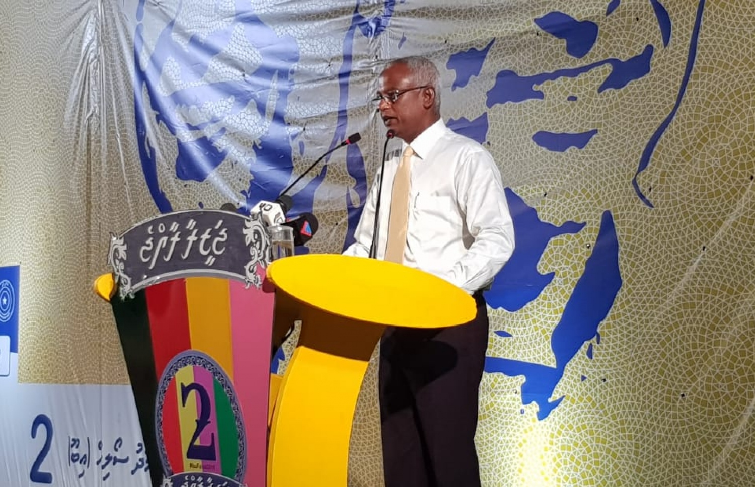 ގދ. ތިނަދޫ: އޮގަސްޓް 31، 2018- އިދިކޮޅު ރިޔާސީ ކެންޑިޑޭޓް އިބްރާހިމް މުހައްމަދު ސޯލިހް (އިބޫ) މި ރަށުގައި ބޭއްވެވި ކެމްޕެއިން ޖަލްސާއަށް ދިޔަ ބައެއް މީހުން: މި ޖަލްސާއަށް ވަރަށް ގިނަ ބަޔަކު ހާޒިރުވި.---ފޮޓޯ: އެމްޑީޕީ