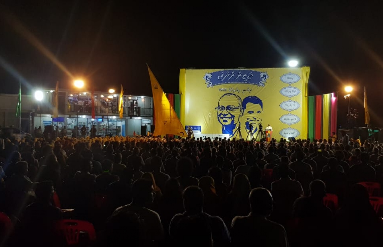 އިބޫ، ތިނަދޫގައި ބޭއްވެވި ކެމްޕެއިން ޖަލްސާ