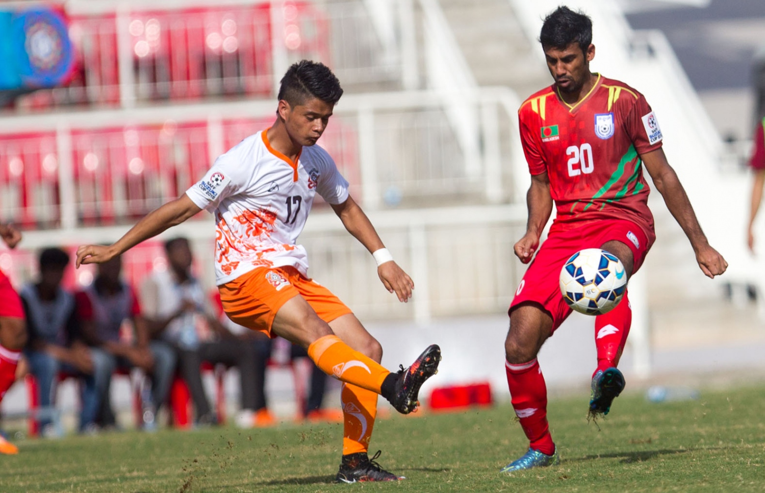 2015 ވަނަ އަހަރުގެ ސާފް ސުޒުކީ ކަޕްގައި ބޫޓާނާއި ބަންގްލަދޭޝް ކުޅުނު މެޗުގެ ތެރެއިން. -- ފޮޓޯ: އިމޭޖަސް.އެމްވީ