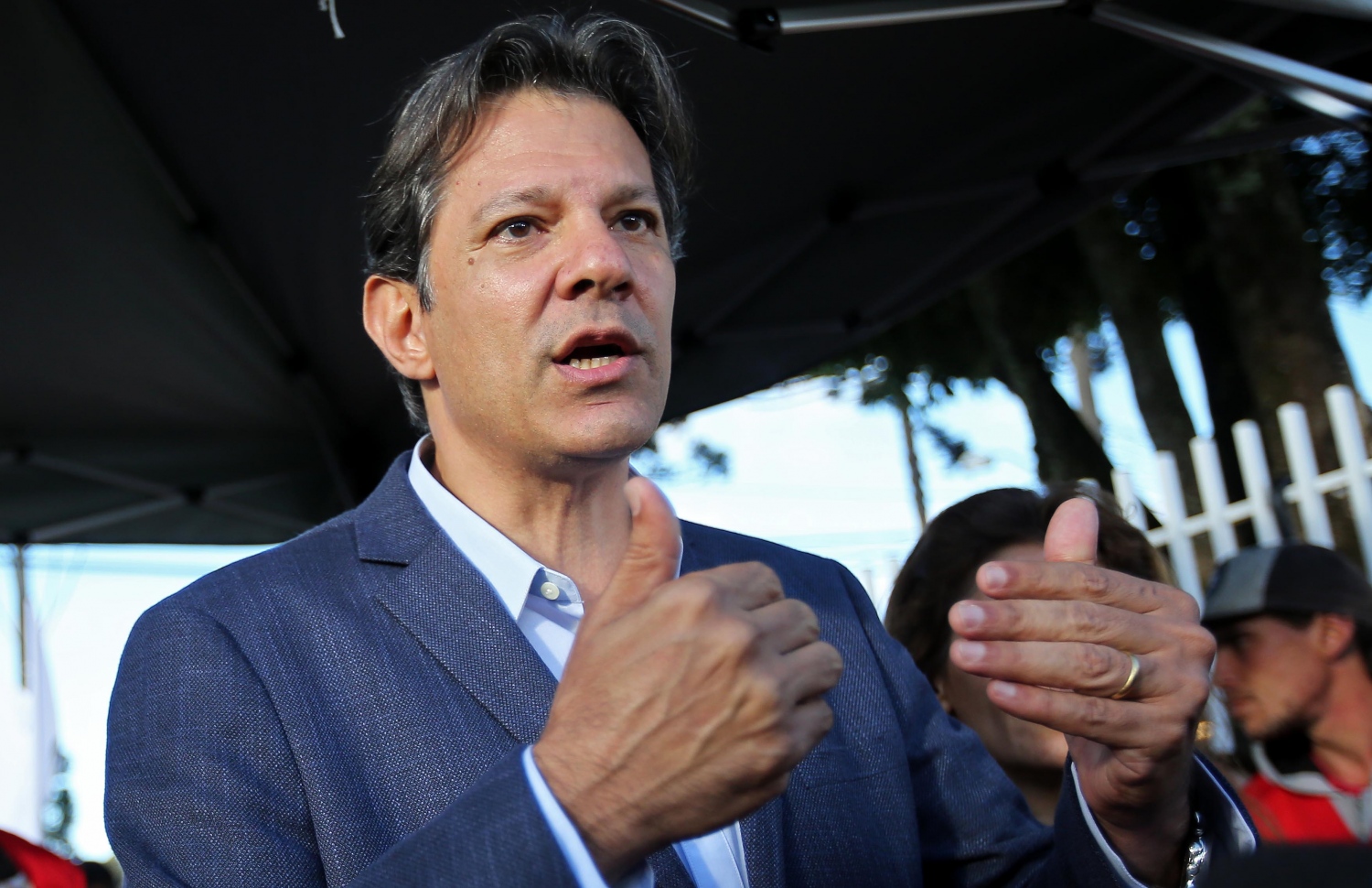 ބްރެޒިލްގެ ކުރީގެ ރައީސް ލޫލާ އަށް ވާދަނުކުރެވިއްޖެ ނަމަ އޭނާގެ ބަދަލުގައި އިންތިޚާބަށް ނުކުނާނެ ކަމަށް ބެލެވޭ ކެންޑިޑޭޓް ހައްދާދު. --ފޮޓޯ:އޭއެފްޕީ