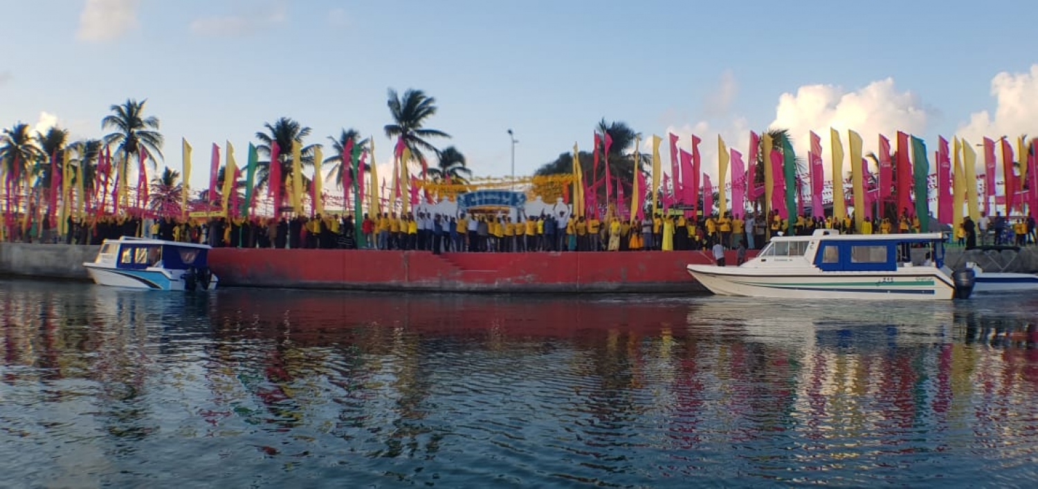 އިބޫ އިހަވަންދު އަށް ވަޑައިގަތުމުން ހޫނު މަރުހަބާއެއް ދަންނަވަނީ.--- ފޮޓޯ: އެމްޑީޕީ