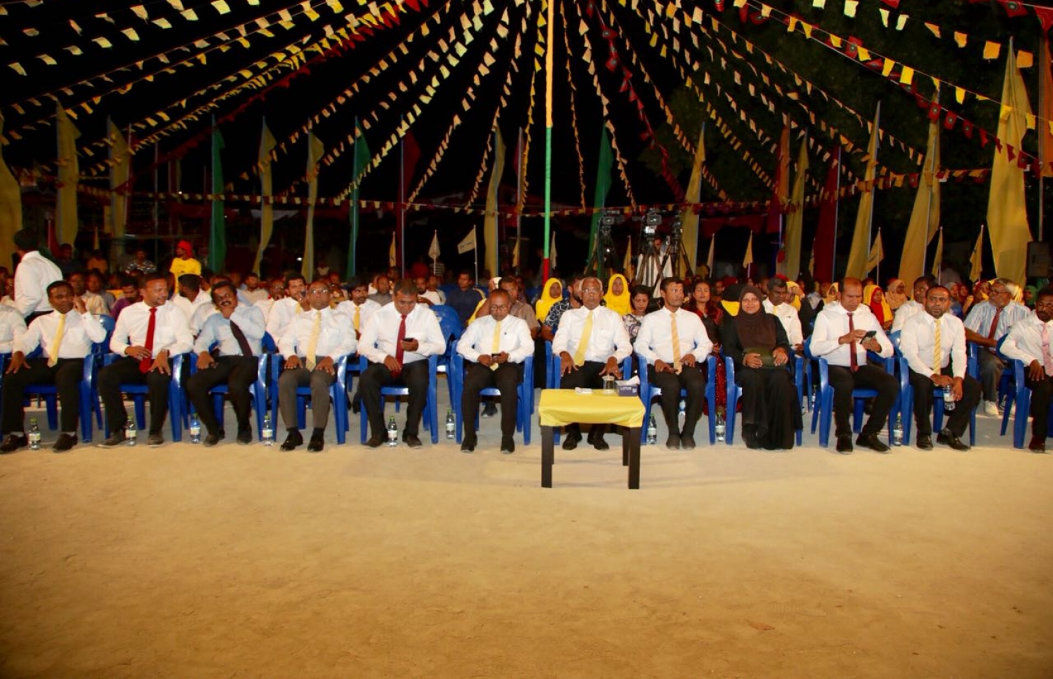 ހޯރަފުށީގައި މިރޭ ބޭއްވި އިބޫގެ ކެމްޕެއިން ޖަލްސާގެ ތެރެއިން.---ފޮޓޯ: އެމްޑީޕީ