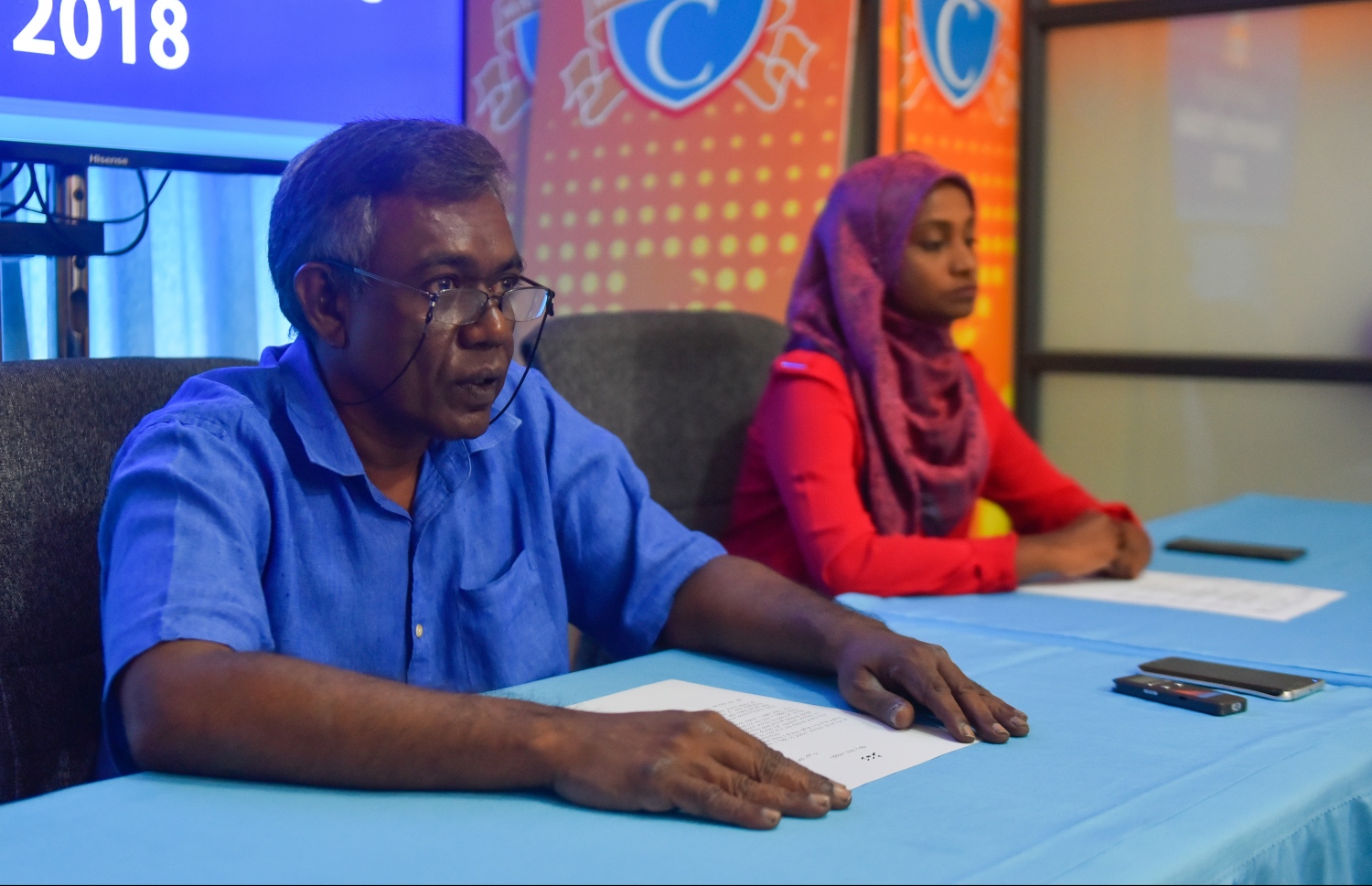 މަންދު ކޮލެޖްގެ ޗެއާމަން އިބްރާހިމް އިސްމާއިލް (ވ) ނޫސްވެރިންގެ ބައްދަލުވުމެއްގައި: ޕީއެޗްޑީ ޕްރޮގްރާމްތަކުގާ ގުޅޭ ގޮތުން އެމްކިއުއޭ އިން ދެއްކި ވާހަކައަށް އޭނާ ތާއީދުކުރެއްވުމާ އެކު ބޮޑު ބަހުސެއް ވަނީ ފެށިފައި