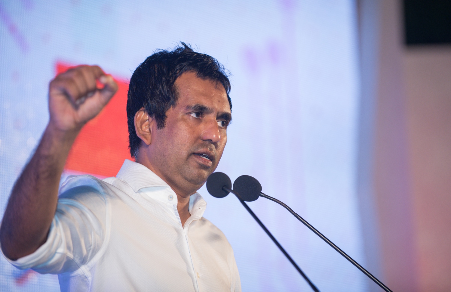 މާލެ: ސެޕްޓެމްބަރު 6، 2018- ޗައިނާ ސަރުކާރުން ރާއްޖެ އަށް 35 ޖަނަރޭޓަރު ހަދިޔާކުރުން ފާހަގަކުރުމުގެ ގޮތުން ޖުމްހޫރީ މައިދާނުގައި "24 ގަޑިއިރު ކަރަންޓު ޔަގީން" ގެ ނަމުގައި ބޭއްވި ޖަލްސާގައި އިކޮނޮމިކް މިނިސްޓަރު މުހައްމަދު ސައީދު ވާހަކަދައްކަވަނީ.---ފޮޓޯ: ހުސައިން ވަހީދު/މިހާރު