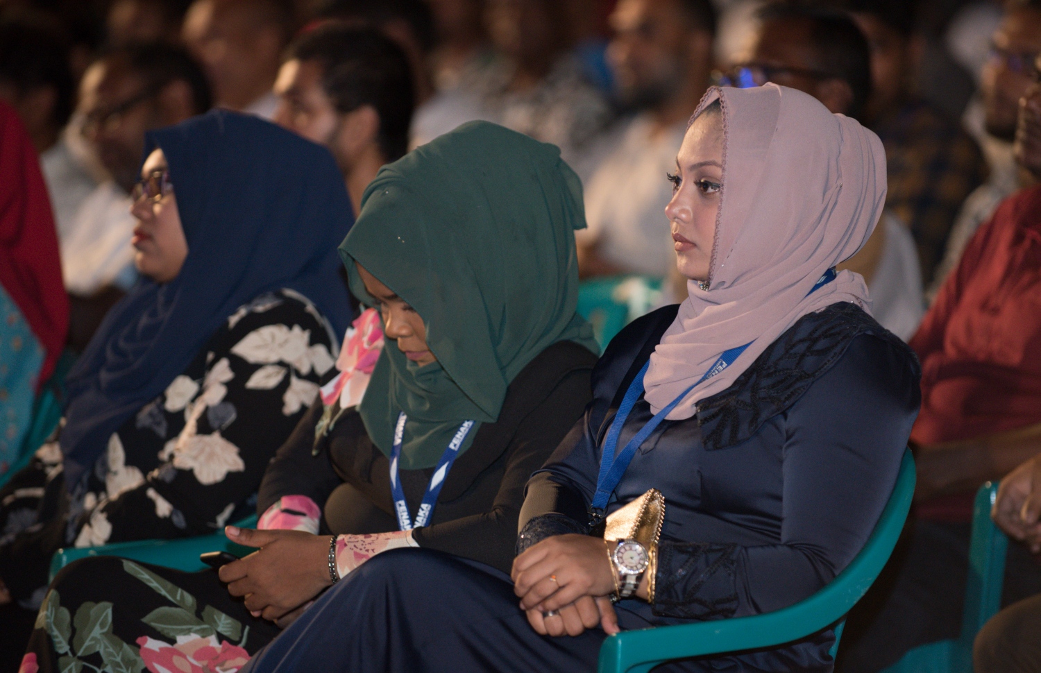 މާލެ: ސެޕްޓެމްބަރު 6، 2018- ޗައިނާ ސަރުކާރުން ރާއްޖެ އަށް 35 ޖަނަރޭޓަރު ހަދިޔާކުރުން ފާހަގަކުރުމުގެ ގޮތުން ޖުމްހޫރީ މައިދާނުގައި "24 ގަޑިއިރު ކަރަންޓު ޔަގީން" ގެ ނަމުގައި ބޭއްވި ޖަލްސާގެ ތެރެއިން.---ފޮޓޯ: ހުސައިން ވަހީދު/މިހާރު