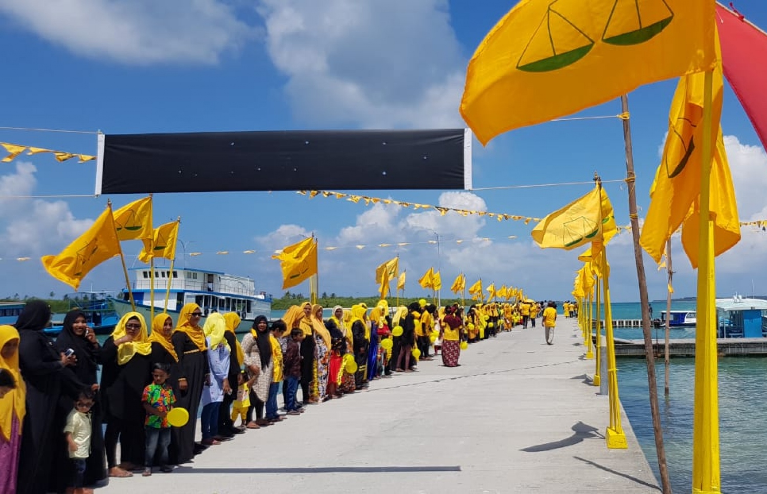 އިބޫ ބާރަށަށް ވަޑައިގަތުމުން މަރުހަބާ ދެއްނެވުން-- ފޮޓޯ: އެމްޑީޕީ