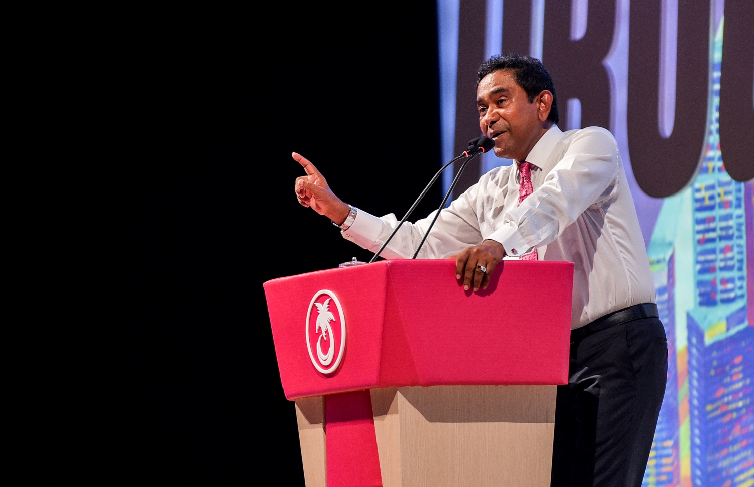 ސެޕްޓެމްބަރު 7، 2018- ރައީސް ޔާމީން ހިންގެވި ތަރައްގީގެ މަޝްރޫއުތަކުގެ ކާމިޔާބީ ފާހަގަކުރަން، "ބްރިޖު ސަޅި" ނަމުގައި އަލިމަސްކާނިވަލުގައި ކުރިއަށްދިޔަ ޖަލްސާގެ ތެރެއިން---ފޮޓޯ: އަހުމަދު ނިޝާތު/މިހާރު