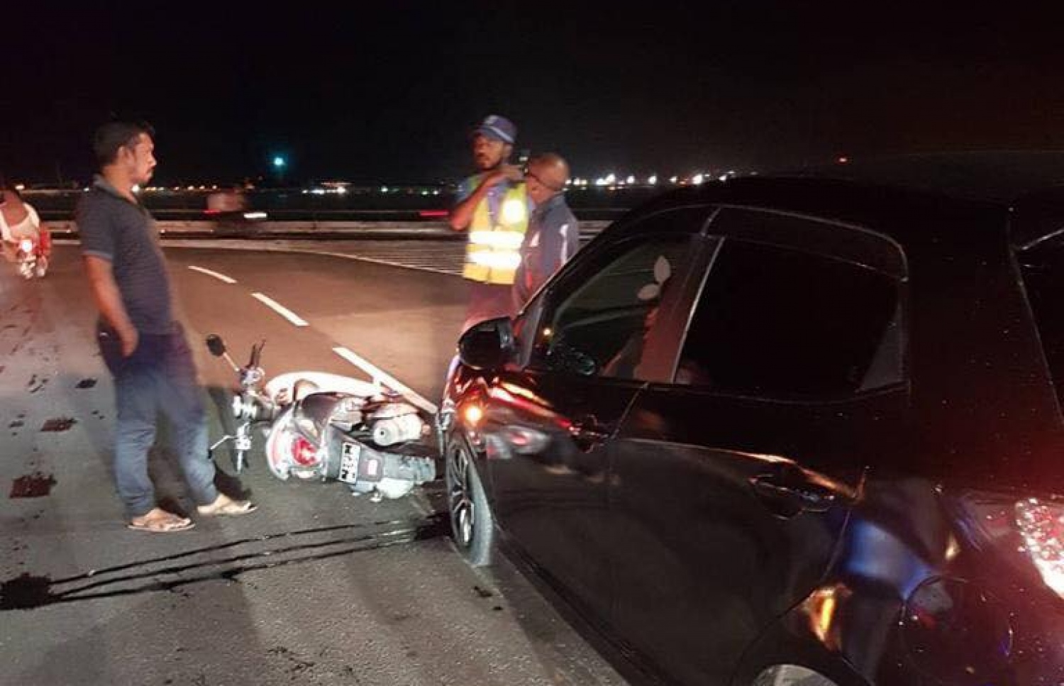 ހުޅުލެ ލިންކް ރޯޑުގައި ސައިކަލަކާއި ކާރެއް ޖެހި އެކްސިޑެންޓު.