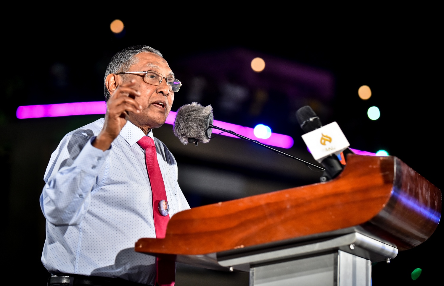 ހޮނިހިރު ދުވަހުގެރޭ ބޭއްވި ޖަލްސާގައި އައްބާސް ވާހަކަ ދައްކަވަނީ. ރައީސް ޔާމީންގެ ސަރުކާރަށް އޭނާ ފާޑު ވިދާޅުވި. - ފޮޓޯ: ނިޝާން އަލީ/ މިހާރު