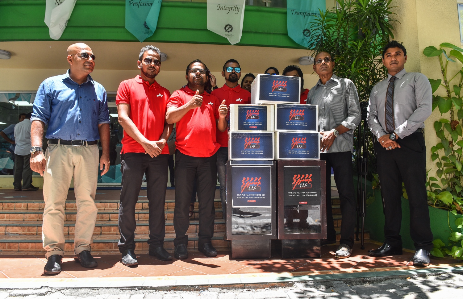 ކުރީގެ ރައީސް ޔާމީންގެ ސަރުކާރުގައި ރާއްޖެ ޓީވީ ކޮށްފައިވާ ދެ މިލިއަން ރުފިޔާގެ ޖޫރިމަނާ މީރާއަށް ދައްކަން ފަންޑުފޮށިތައް ވައްދަނީ-- ފޮޓޯ: ހުސައިން ވަހީދު/މިހާރު