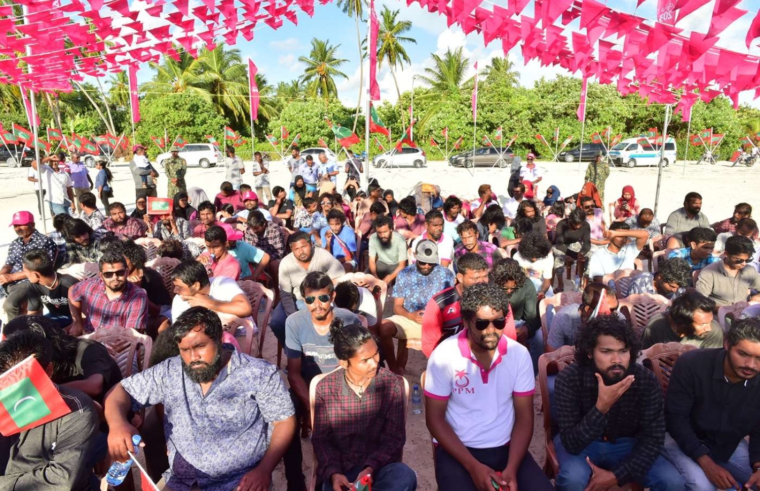 ސެޕްޓެމްބަރު 9، 2018- ރައީސް އަބްދުﷲ ޔާމީން ލ. އަތޮޅަށް ކުރެއްވި ކެމްޕެއިން ދަތުރުފުޅުގައި، ގަމު ތުނޑީ އަވަށު ބަނދަރު ހުޅުވުމުގެ ޖަލްސާގައި ގިނަ އަދަދެއްގެ މީހުން ބައިވެރިވަނީ.---ފޮޓޯ: ރައީސް އޮފީސް