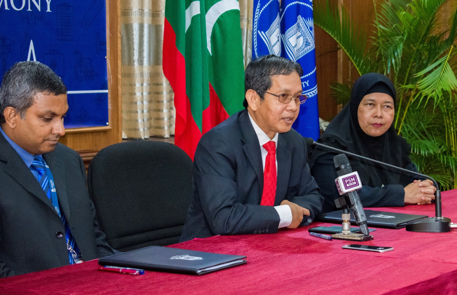 މެލޭޝިޔާގެ ކެބެންސާން ޔުނިވާސިޓީގެ ޑެޕިއުޓީ ވައިސް ޗާންސެލާ އެކަޑެމިކް އެންޑް އިންޓަނޭޝަނަލް އެފެއާޒް ޕްރޮފެސަރު މަރުޒުކީ މުހައްމަދު މުސްތަފާ ވާހަކަދައްކަވަނީ.-- ފޮޓޯ: އެމްއެންޔޫ