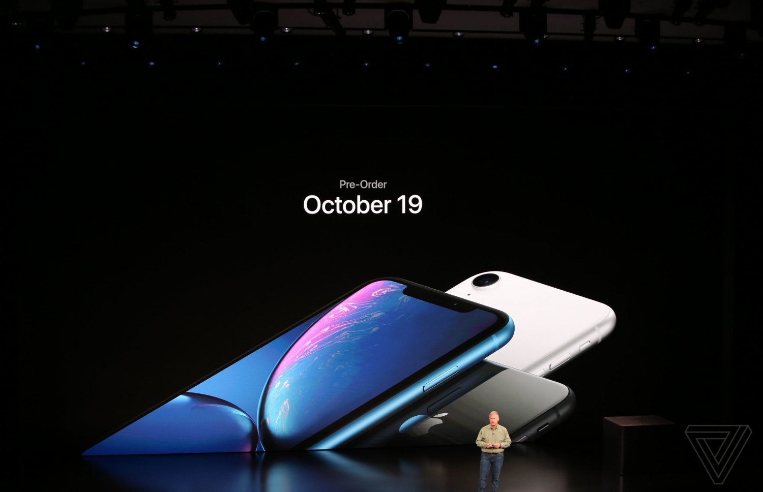 ކަޕަޓީނޯ، ކެލިފޯނިއާ - އެޕަލްގެ އާ އުފެއްދުންތައް ތައާރަފްކުރުމަށް ސެޕްޓެމްބަރު 12، 2018 ގައި ބޭއްވި އިވެންޓް. އެޕަލް އިން ވަނީ ތިން މޮޑެލްއެއްގެ ފޯނާއި އެޕަލް ވޮޗް ތައާރަފްކޮށްފައި. -- ފޮޓޯ: ވާޖް