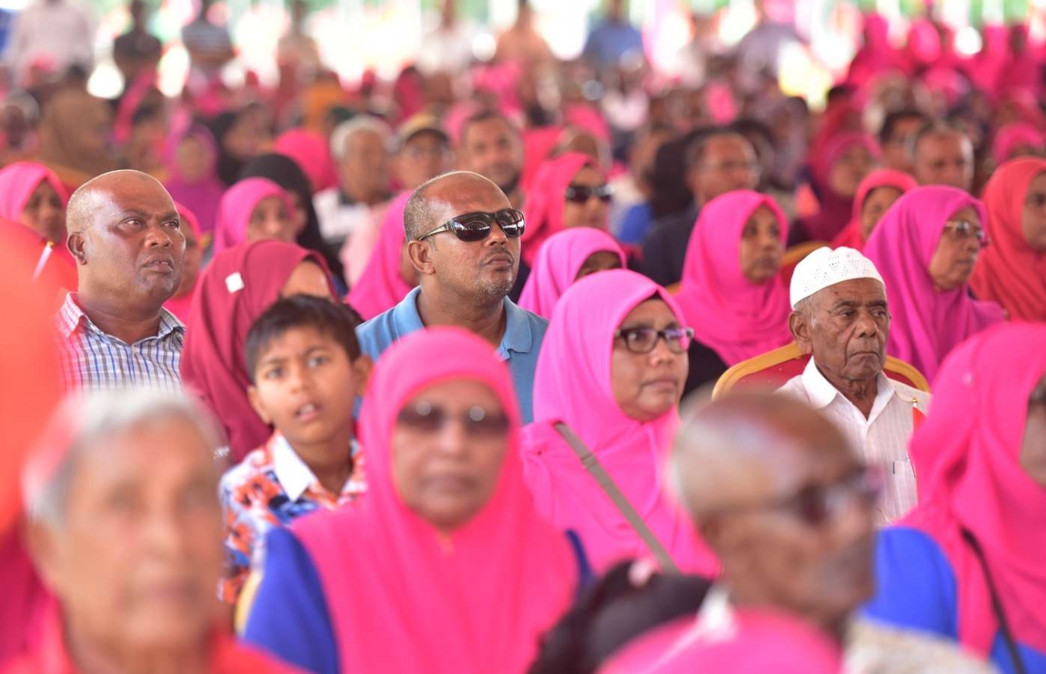 ސ. ފޭދޫ: ސެޕްޓެމްބަރު 14، 2018- ރައީސް އަބްދުﷲ ޔާމީން އައްޑުއަށް ކުރެއްވި ދަތުރުފުޅުގައި ފޭދޫގައި ބޭއްވެވި ބައްދަލުވުމަށް ދިޔަ މީހުންތައް އެ ޖަލްސާގައި.---ފޮޓޯ: ރައީސް އޮފީސް