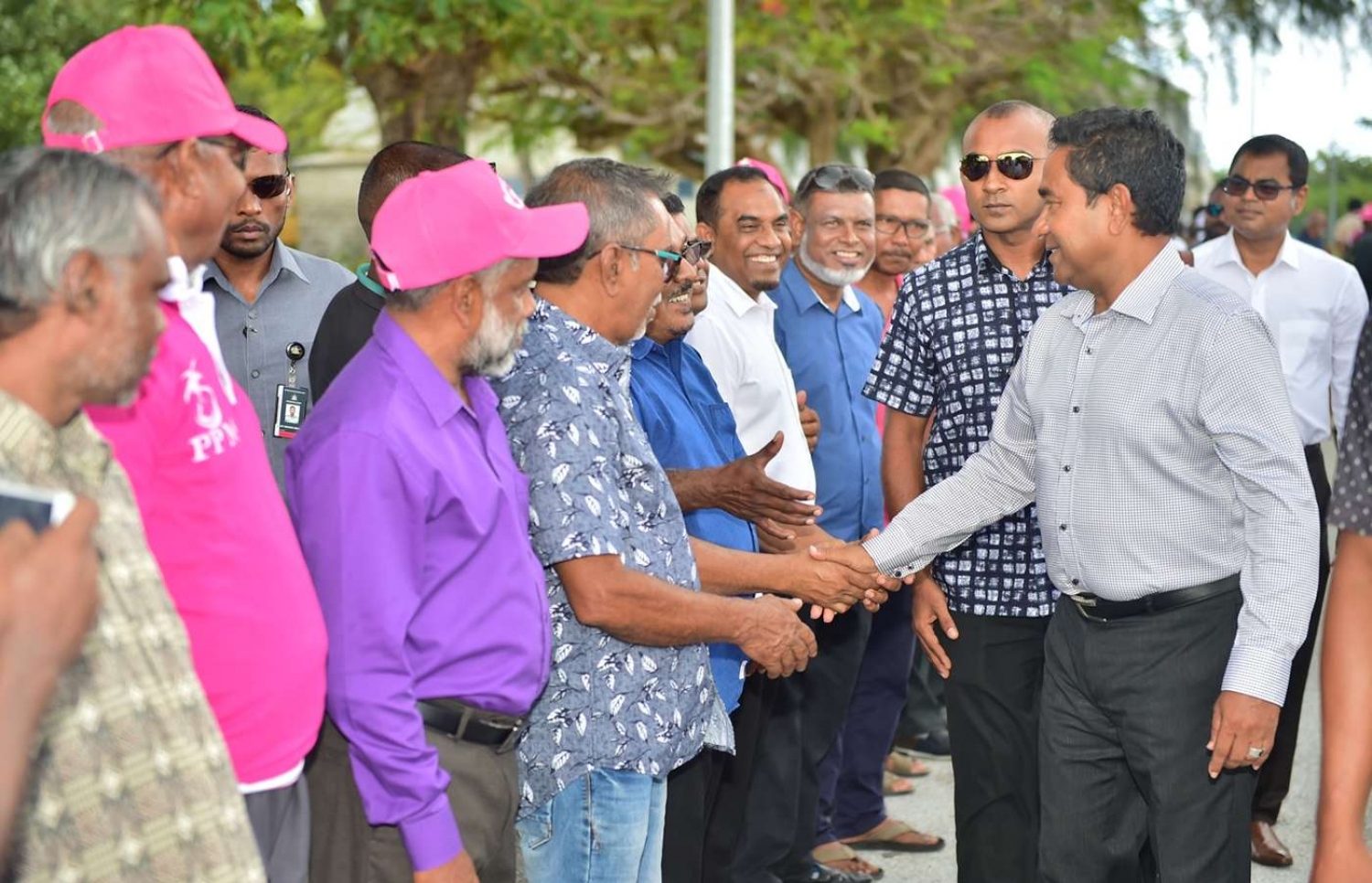 ސ. ގަން: ސެޕްޓެމްބަރު 13، 2018- ރައީސް އަބްދުﷲ ޔާމީން އައްޑުއަށް ވަޑައިގަތުމުން އެމަނިކުފާނަށް މަރުހަބާ ދަންނަވަން އެއްވި މީހުންނާ ސަލާމް ކުރައްވަނީ.---ފޮޓޯ: ރައީސް އޮފީސް