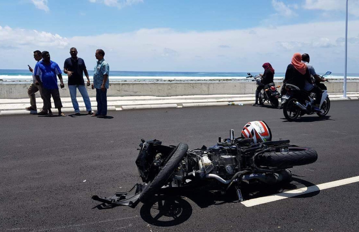 ހުޅުމާލެ ލިންކް ރޯޑުގައި ދެ ސައިކަލް ޖެހި މިއަދު ހިނގި އެކްސިޑެންޓްގައި އެއް ސައިކަލް ވެއްޓިފައި