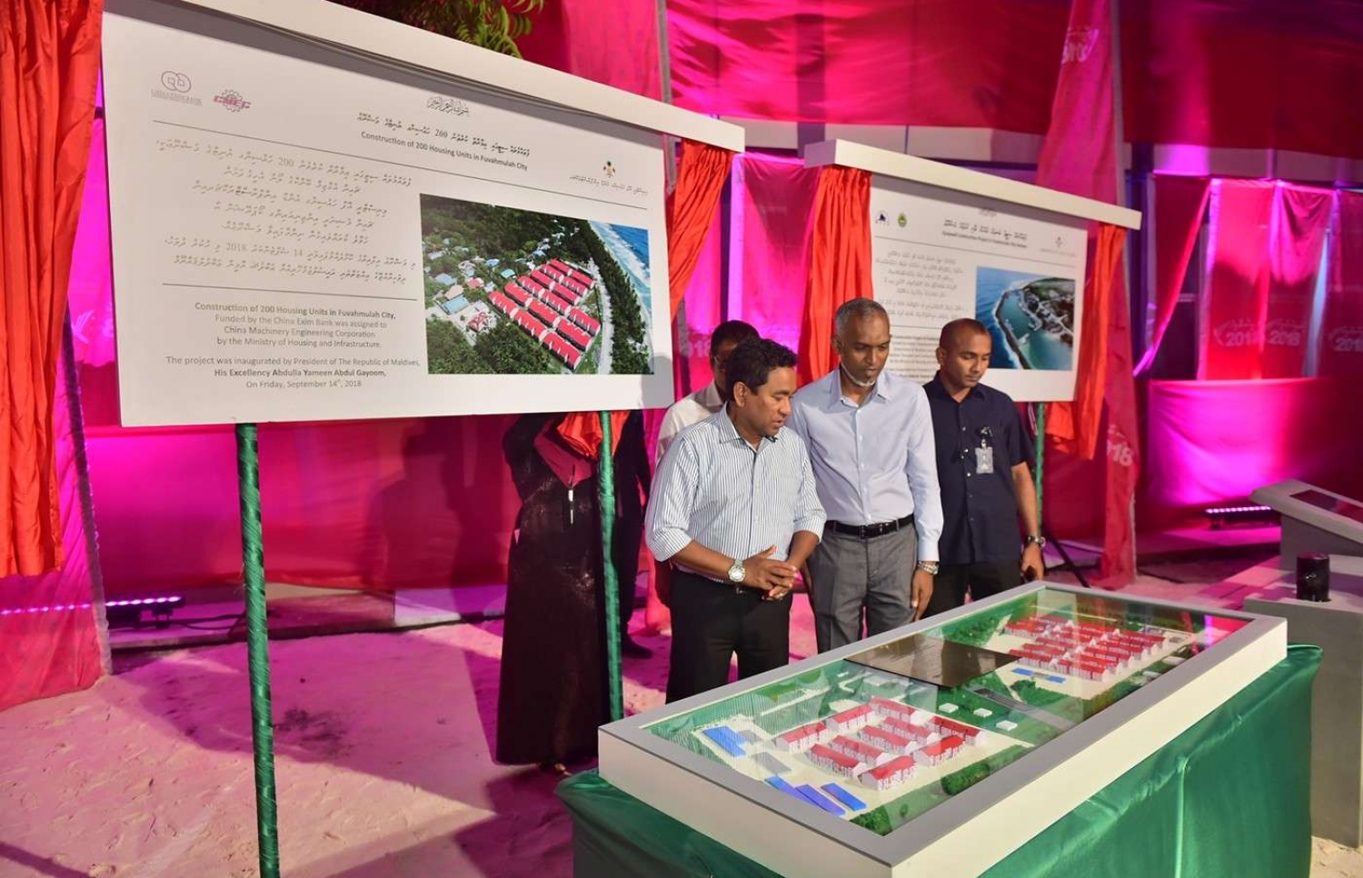 ރައީސް ޔާމީނާ އެކު މުއިއްޒު: މި ސަރުކާރުގައި ހިންގި ގިނަ މަޝްރޫއުތަކެއްގައި އިސްކޮށް މުއިއްޒު ހަރަކާތްތެރިވެވަޑައިގަތް.