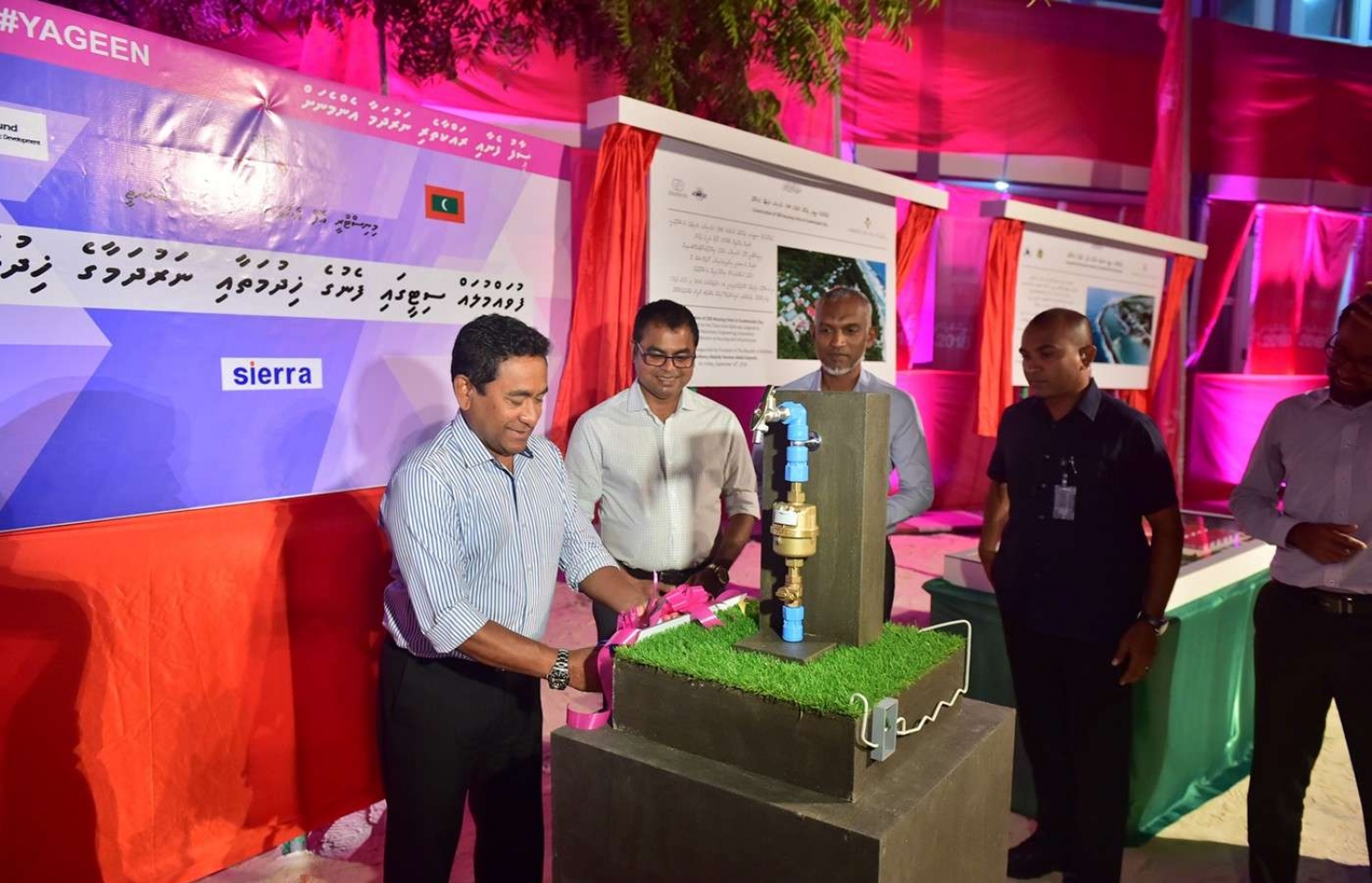 ފުވައްމުލައް: ސެޕްޓެމްބަރު 14، 2018- މި ސިޓީގެ ފެނާއި ނަރުދަމާގެ ޚިދުމަތް ރައީސް ޔާމީން އިފްތިތާހު ކޮށްދެއްވަނީ.---ފޮޓޯ: ރައީސް އޮފީސް