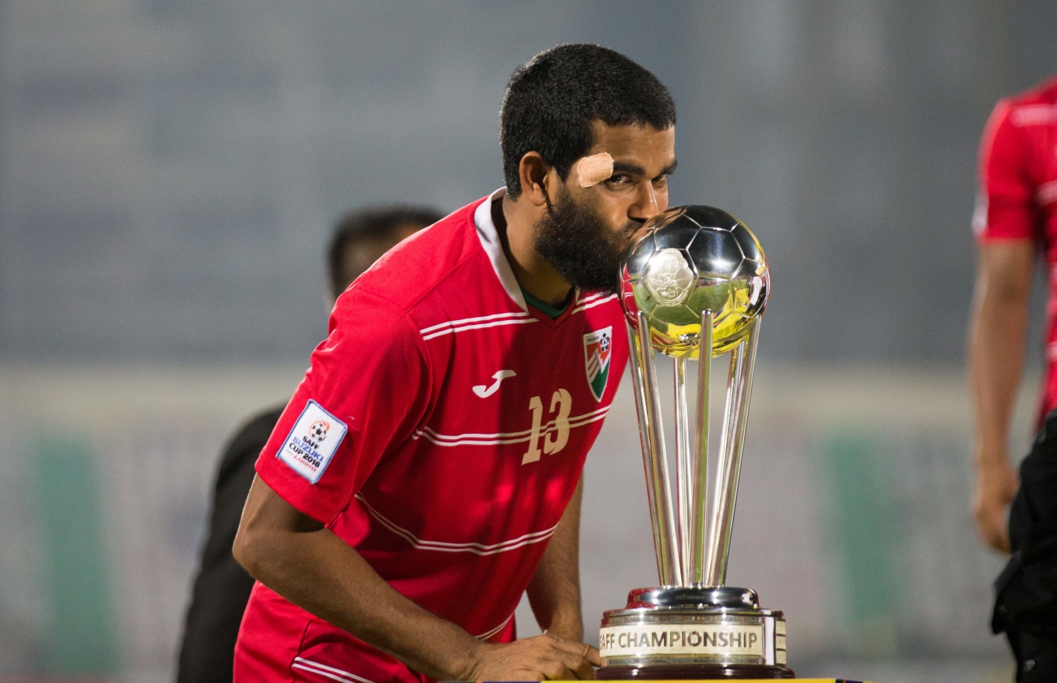 ސާފް ސުޒުކީ ކަޕް ތަށްޓައް އަކުރަމް ބޮސްދެނީ.-- ފޮޓޯ: އިމޭޖަސް.އެމްވީ