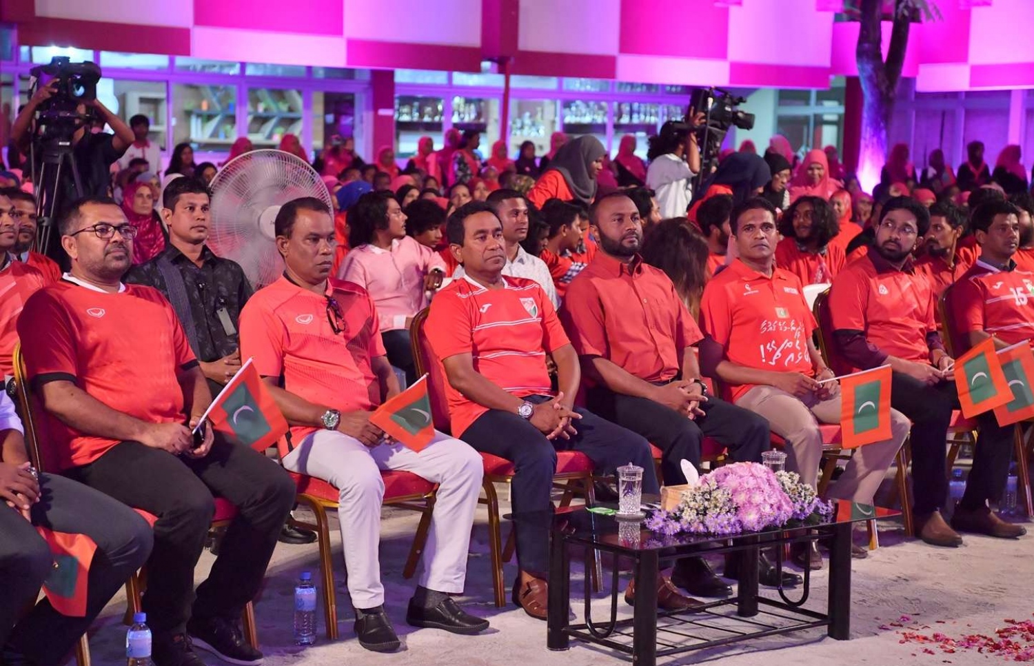 ވިލިމާލެ- ސެޕްޓެމްބަރު 15، 2018- އަންނަ އާދިއްތަ ދުވަހު ބާއްވާ ރިޔާސީ އިންތިޚާބުގައި ވާދަކުރައްވާ ޕީޕީއެމްގެ ކެންޑިޑޭޓު ރައީސް ޔާމީން މި އަވަށުގައި ބޭއްވެވި ކެމްޕެއިން ޖަލްސާގެ ތެރެއިން.---ފޮޓޯ: ރައީސް އޮފީސް