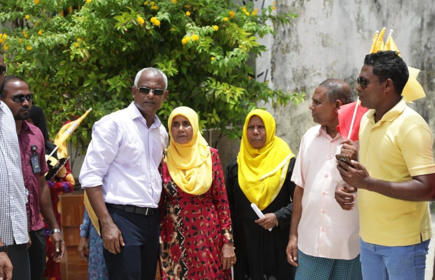 އިބޫ މިއަދު މ. އަތޮޅުގައި. ގިނަ އަދަދެއްގެ ބަޔަކު އެ ރަށްތަކުން މަރުހަބާ ދެންނެވި. - ފޮޓޯ: އެމްޑީޕީ