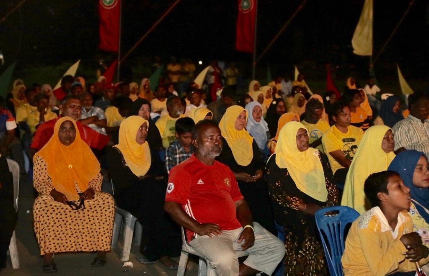 އިދިކޮޅު ކޯލިޝަނުން ރޭ ފ. ބިލެއްދޫގައި ބޭއްވި ބޮޑު ޖަލްސާގައި ގިނަ ބަޔަކު ބައިވެރިވަނީ. - ފޮޓޯ: އެމްޑީޕީ