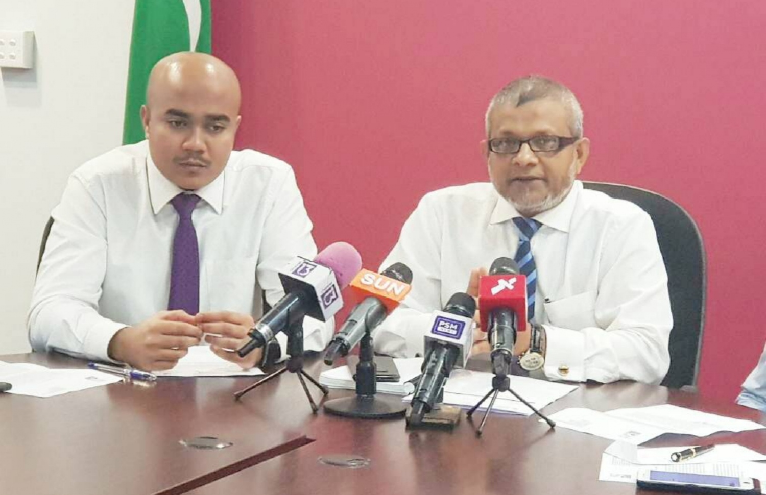 ބްރޯޑްކާސްޓިން ކޮމިޝަންގެ ނައިބު ރައީސް ސޮފްވާން (ވ)، ޝަހީބާ އެކު ނޫސްވެރިންގެ ބައްދަލުވުމެއްގައި