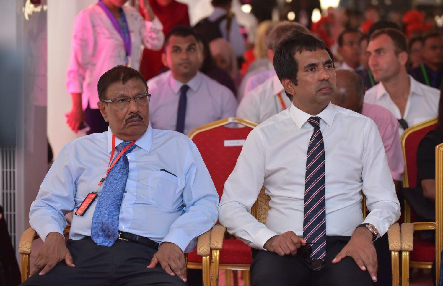 ވެލާނާ އިންޓަނޭޝަނަލް އެއާޕޯޓުގެ އާ ރަންވޭ ހުޅުވުމުގެ ރަސްމިއްޔާތުގައި އިކޮނޮމިކް މިނިސްޓަރު ސައީދު (ކ) އަދި އެމްއޭސީއެލްގެ ޗެއާމަން މުހައްމަދު އުމަރު މަނިކު ބައިވެރިވެވަޑައިގަންނަވަނީ. --ފޮޓޯ: ހުސައިން ވަހީދު/މިހާރު