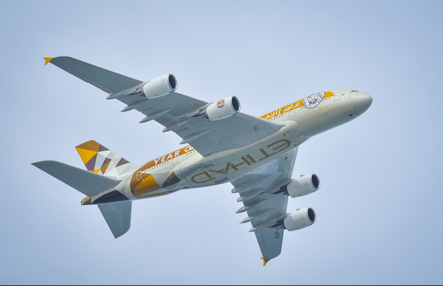 ވެލާނާ އިންޓަނޭޝަނަލް އެއާޕޯޓް: ސެޕްޓެމްބަރު 18، 2018- ވެލާނާ އިންޓަނޭޝަނަލް އެއާޕޯޓުގެ އާ ރަންވޭ ރަސްމީކޮށް ހުޅުވުމުގެ ގޮތުން ޖެއްސި ފުރަތަމަ ބޯޓު އަދި ރާއްޖެއަށްވެސް ޖެއްސި ފުރަތަމަ އޭ380.---ފޮޓޯ: ނިޝާން އަލީ/މިހާރު