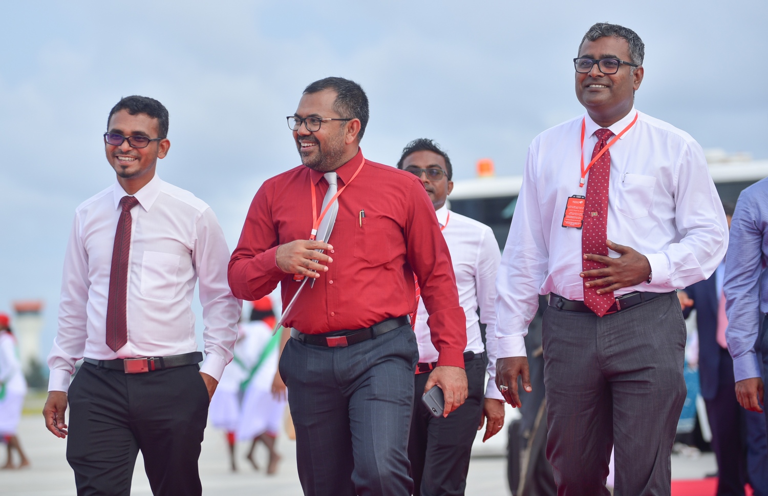 އާ ރަންވޭ ރަސްމީކޮށް ހުޅުވަން ސެޕްޓެމްބަރު 18، 2018 ގައި ބޭއްވި ރަސްމިއްޔާތުގައި އޭރުގެ ޓޫރިޒަމް މިނިސްޓަރު ޒަމީރާއި އޭރުގެ ފިނޭންސް މިނިސްޓަރު މުނައްވަރު ބައިވެރިވެވަޑައިގަންނަވަނީ: އާ ރަންވޭގެ ފައިނޭންސް އެއްބަސްވުމުގެ ކަންކަން ނިންމަން ވަޑައިގަތީ ޒަމީރު.---ފައިލް ފޮޓޯ: ނިޝާން އަލީ| މިހާރު