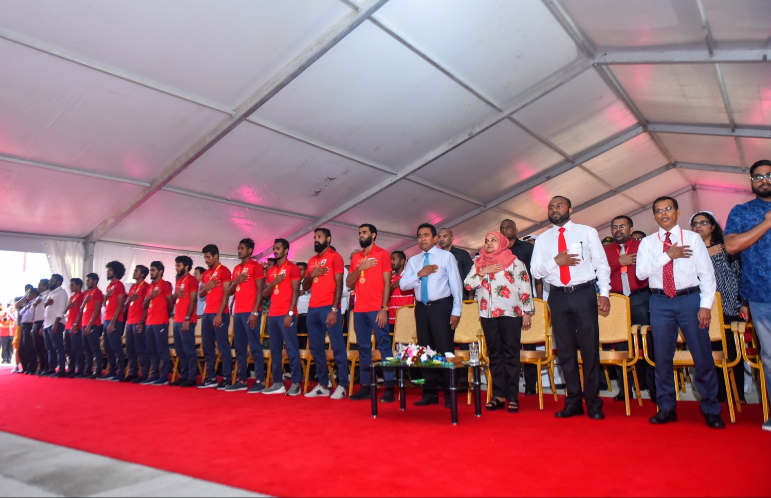 ވެލާނާ އިންޓަނޭޝަނަލް އެއާޕޯޓް: ސެޕްޓެމްބަރު 18، 2018- ވެލާނާ އިންޓަނޭޝަނަލް އެއާޕޯޓުގެ އާ ރަންވޭ ރަސްމީކޮށް ހުޅުވުމުގެ ގޮތުން ބޭއްވި ރަސްމިއްޔާތުގެ ތެރެއިން.---ފޮޓޯ: ހުސައިން ވަހީދު/މިހާރު